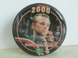 MINNESOTA WILD #10 Marian Gaborik Hockey Puck 2000 NHL Entry Draft SGA NUOVO raro - Foto 1 di 3