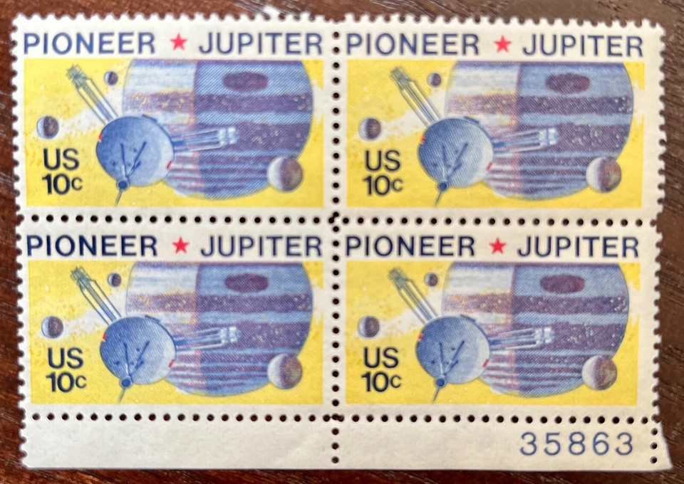 SCOTT #1556 - Plate block of 4 Stamps - PIONEER 10 & JUPITER - 10c - MNH 1975 - Image 1 of 1
