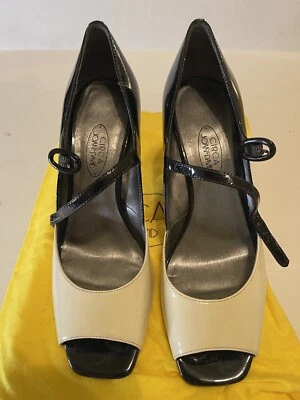 Tacones Joan And David Negro y Marfil Peep Toe Charol CJTrudy Foto 1 de 4