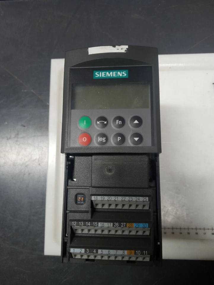 Siemens MicroMaster440 6SE6440-2UD17-5AA1 Input 380v-480v 6SE6440-0BP00-0AA0  - Image 1 of 4