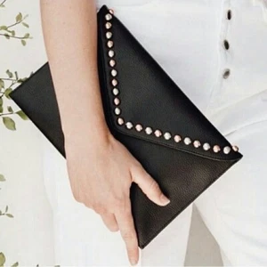 ¡¡NUEVO CON ETIQUETAS!! Bolso de mano B-LOW THE BELT de cuero vegano negro con tachuelas - Imagen 1 de 10