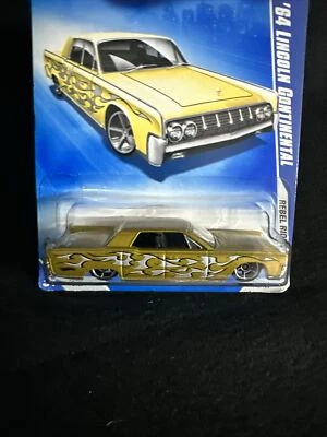 Tarjeta Lincoln Continental (dorada) Snowflake 2009 Hot Wheels Rebel Rides #4 64 Foto 1 de 3