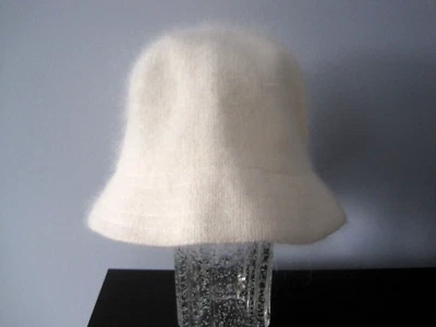 Sombrero cubo blanco BETMAR NY para mujer suave invierno angora pelo de conejo lana peinado K 645 Foto 1 de 4