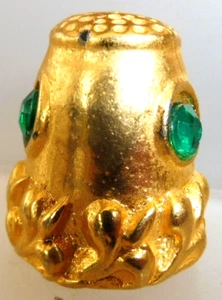 DE A COUDRE DE COLLECTION THIMBLE METAL - 3 CABOCHONS VERTS - Imagen 1 de 1