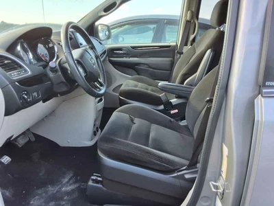 Used Radiator fits: 2014 Dodge Caravan heavy duty cooling Grade A Foto 1 de 4