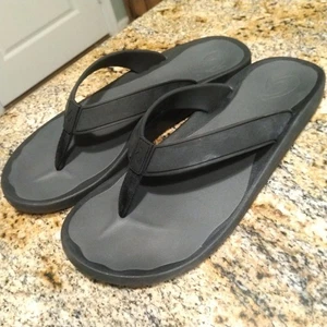 Olukai Koko'o Men's Flip Flop Sandal Black/Dark Shadow 10493-406C Men's Size 13 - Picture 1 of 12