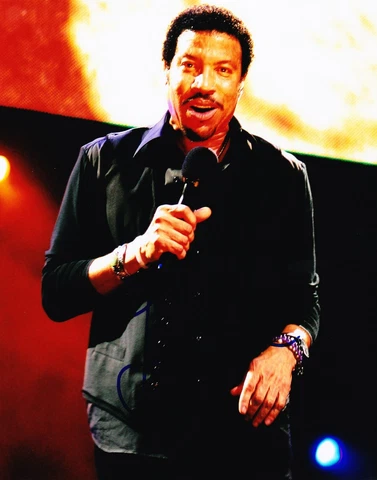 LIONEL RICHIE SIGNED 8X10 PHOTO AUTHENTIC AUTOGRAPH COMMODORES MOTOWN USA COA D Cover
