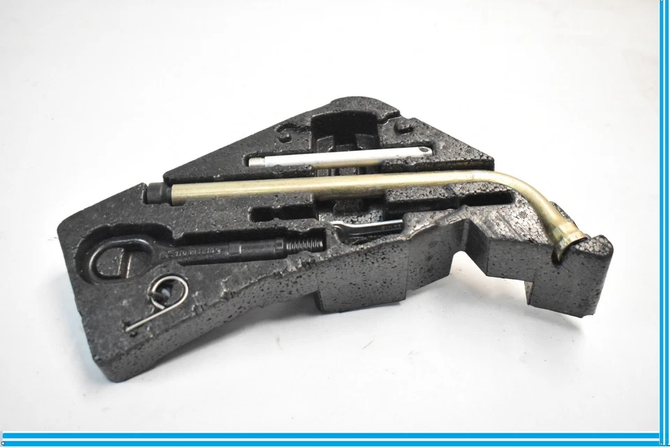 Kit de herramientas de emergencia para maletero Audi Q7 2007-2015 4L gancho de remolque llave de tuerca 1T0805615A Foto 1 de 4