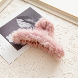 Women Plush Hair Claw Clip Crab Clamp Sweet Faux Fur Hairpin Barrettes Headwear* - Picture 1 of 21