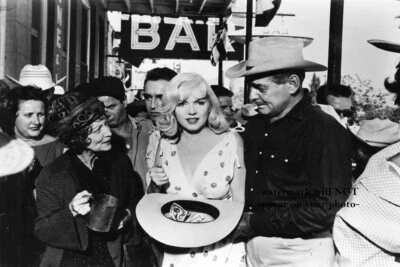 Marilyn Monroe Cute PHOTO, Gorgeous Sexy Girl The Misfits Clark Gable Cowboy - Image 1 of 2