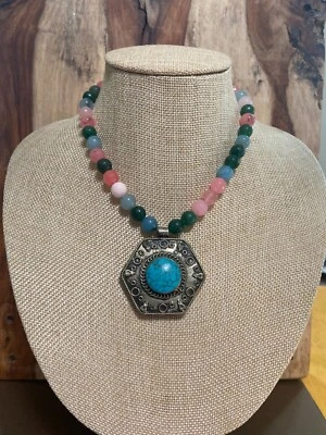 Collar de Cuarzo Colorido - Colgante Turquesa Hexagonal Vintage - Audaz y Único Foto 1 de 4