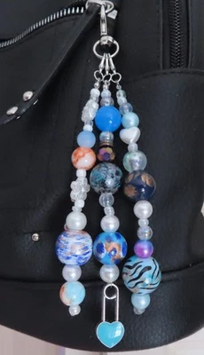 Llavero 3 en 1 desmontable con dije de corazón de cebra azul  Foto 1 de 4