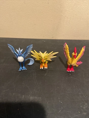 Zapdos Moltres Articuno TOMY Pokemon Figures CGTSJ 1999 Nintendo Legendary Birds Cover