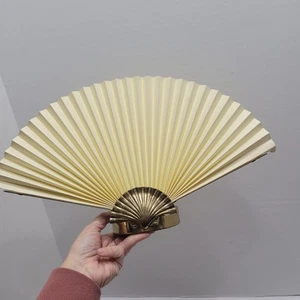 Ventaglio vintage in ottone portacandele art deco votivo  - Foto 1 di 12