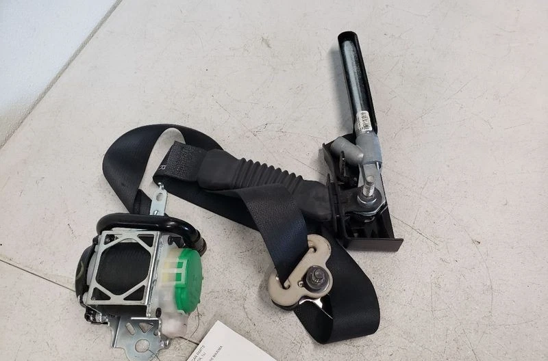 Conjunto retractor cinturón de seguridad delantero derecho Nissan Máxima 2016-2018 OEM NEGRO Foto 1 de 1