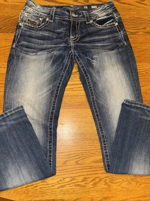 Pantalones de mezclilla Miss Me para mujer 30 azules corte bota tiro medio brillantes bolsillos con solapa diamantes llamativos Foto 1 de 4