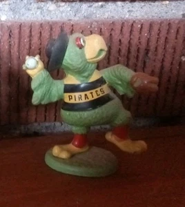 PITTSBURGH PIRATES PARROT MASCOT PITCHING BASEBALL PVC FIGURE CAKE TOPPER 1989 - Picture 1 of 3