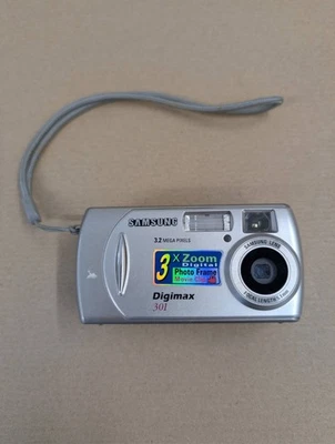 Samsung Digital Camera Digimax 301 3.2MP Silver Untested - Image 1 of 4