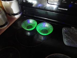 Tazones de bayas de uranio verde herradura de 4 3/4" (2) - Imagen 1 de 4