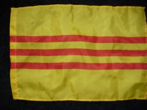 GUERRA DE VIETNAM ARVN EJÉRCITO VIETNAMITA DEL SUR BANDERA PEQUEÑA *USADA* - Imagen 1 de 2