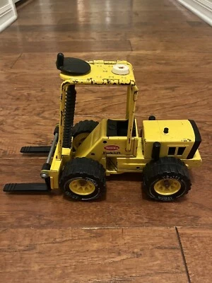 Carretilla elevadora Tonka de juguete de colección - Camión de metal XR 101 - La elevación funciona, falta luz roja Foto 1 de 4
