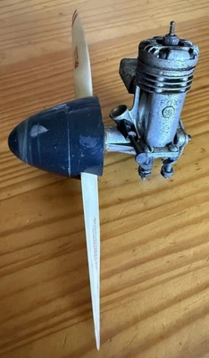 FOX 35 MODEL AIRPLANE ENGINE CONTROL LINE PISTON MOVES WITH PROPELLER VM05 - Image 1 of 4