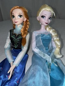 Disney Store FROZEN Principessa Anna ed Elsa Deluxe Canto Illumina Bambole 16" - Foto 1 di 6