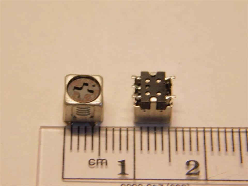 10 inductores variables de montaje en superficie TOKO 614BN-9030Z tipo 5CCD 3,0uH 3 % 7,96 MHz Foto 1 de 1