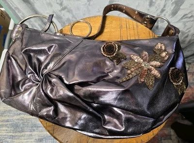 Melie Bianco Bolso de Hombro Cartera Metálico Púrpura Adornado Floral *leer Foto 1 de 4