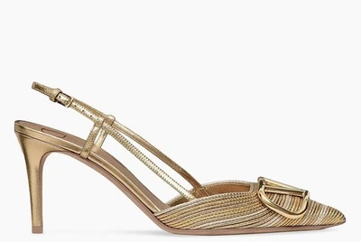 Zapatos de salón Valentino Vlogo Signature de cuero con tirantes para mujer dorados 38,5 Foto 1 de 4