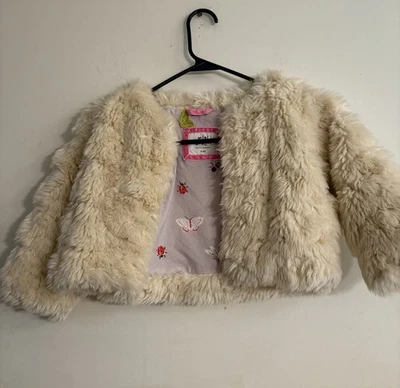 Chaqueta de piel sintética Mini Boden en color crema o blanco roto. invierno temporada talla 3/4Y Foto 1 de 4
