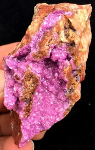 Muestra de cristal metasomático calcita cobalto púrpura y rojo natural 84 g ip1209 - Imagen 1 de 11