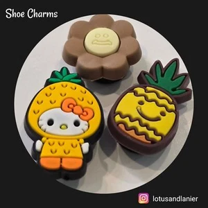 Lindo juego de 3 dijes para zapatos Hello Kitty piña y flor - Imagen 1 de 2