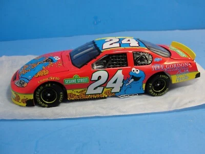 Coche diecast Action NASCAR 24 Jeff Gordan Sesame Street Cookie Monster escala 1:24 Foto 1 de 4