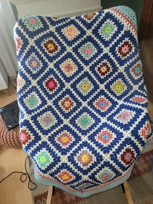 Häkeldecke Wohndecke Granny Square Patchwork Handarbeit Unikat Neu - Bild 1 von 4