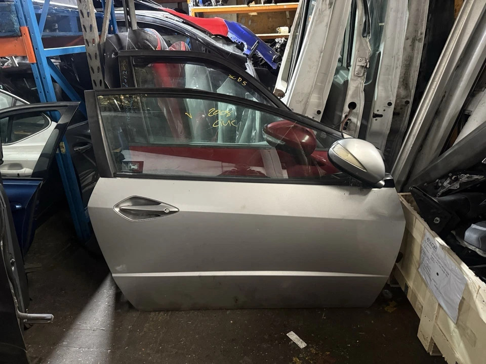 HONDA CIVIC MK8 2008 DRIVER SIDE FRONT DOOR SILVER Complete 5 Door Hatch - Image 1 of 1
