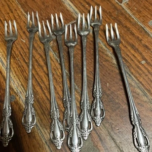 VTG Oneida Distinction Deluxe Stainless Cocktail Forks - Picture 1 of 7