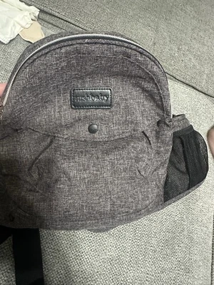 Tushbaby Asiento de Cadera Portabebés Gris Ajustable Negro Cinturón, Bolsillos y Hebilla. Foto 1 de 3