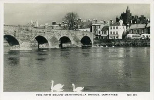 REAL PHOTO POSTCARD OF DERVORGILLA BRIDGE, DUMFRIES, DUMFRIESSHIRE, SCOTLAND - Foto 1 di 2