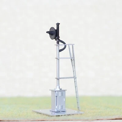 1 x HO scale searchlight signal model railroad tri-light steel power cabinet #05 - Image 1 of 4