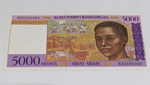 Madagascar 5000 Francs Colorful Banknote - Picture 1 of 4