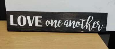 Placa de madeira pintada à mão 18" X 0,75" X 3,5" parede decoração rústica para casa de fazenda - Imagem 1 de 4