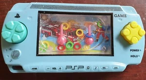 1x Bunte Wasserkonsole Retro Spiel Puzzle Party Tasche Spielzeug für Kinder kostenlos UK P&P - Bild 1 von 3