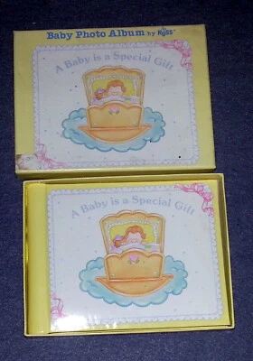 Álbum de fotos de bebé de Russ: Un bebé es un regalo especial (en caja) Foto 1 de 4
