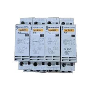 Contatore Modulate Merlin Gerin 25A/250V Multi9 15959 CT Bobina 230V - Foto 1 di 1