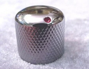 PERNO DE GUITARRA ELÉCTRICA CROMADA PUSH-ON CON MARCADOR DE PUNTOS ROJOS - Imagen 1 de 4