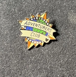 DISNEY PIN TRADING HIDDEN MICKEY ADVENTURERS CLUB RETRO LOGO 2011 - Picture 1 of 2