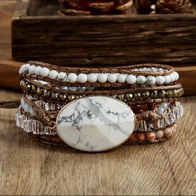 Brazalete ajustable bohemio de 5 capas con cuentas blanco Howlite Wrap detalles brillantes  Foto 1 de 4
