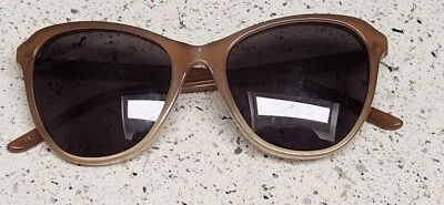 Lentes negras Wildfox Parker Biege Frames usadas de uso pesado Foto 1 de 4