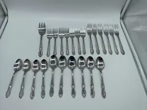 Oneida Ltd Fenway Daydream WM A. Rogers Stainless Steel Flatware - 24 Pieces - Picture 1 of 9